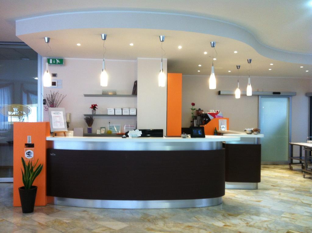 Hotel Ristorante Sbranetta Rozzano Buitenkant foto